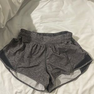 gray hotty hot 2.5 lululemon shorts